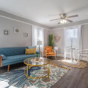Serene Beachy With Large Screened Porch! Tampa
